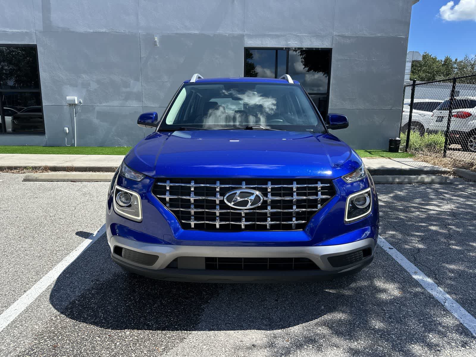 Used 2024 Hyundai Venue Limited FWD image 12