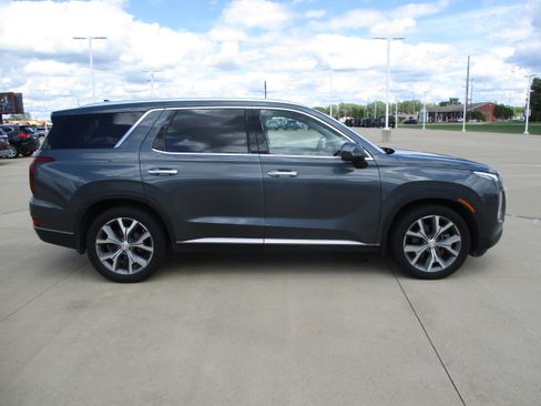 Used 2022 Hyundai Palisade SEL w/ Premium Package FWD image 5