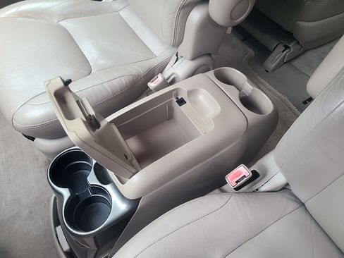 Used 2004 Toyota Sienna XLE image 37