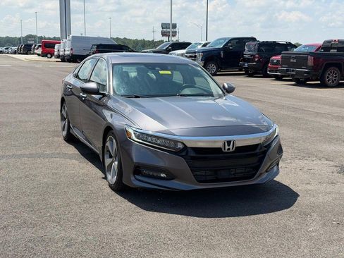 Used 2018 Honda Accord Touring image 3