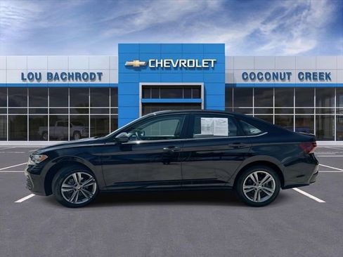 Used 2024 Volkswagen Jetta SE FWD image 5