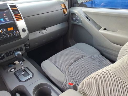 Used 2021 Nissan Frontier SV w/ Midnight Edition Floor Mats image 16