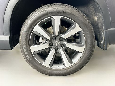 Used 2025 Honda Pilot Touring image 11