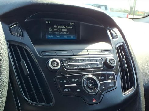 Used 2018 Ford Focus SE w/ SE Appearance Package image 11