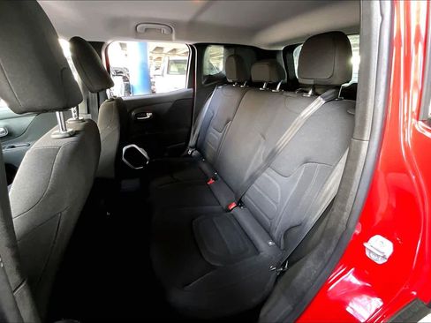 Used 2018 Jeep Renegade Latitude image 19