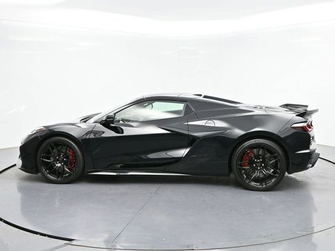 Used 2025 Chevrolet Corvette Z06 RWD image 4