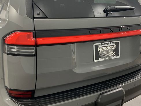 Used 2025 Lexus GX 550 image 6
