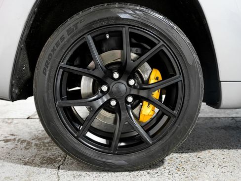 Used 2018 Jeep Grand Cherokee Trackhawk AWD/4WD image 39