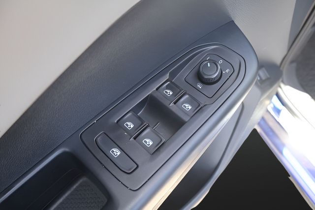 Certified 2023 Volkswagen Taos SE FWD image 11