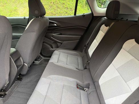 Certified 2024 Chevrolet Trax LS w/ LS Convenience Package FWD image 24