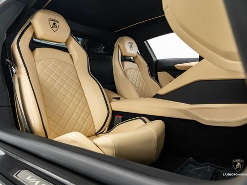 Used 2018 Lamborghini Aventador S image 60