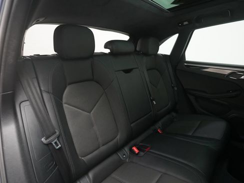 Used 2022 Porsche Macan AWD/4WD image 28