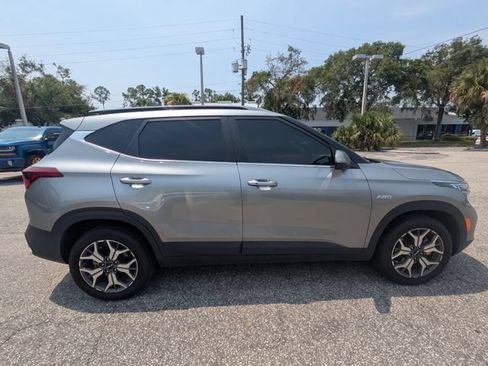 Used 2023 Kia Seltos EX AWD/4WD image 2