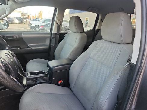 Used 2022 Toyota Tacoma SR w/ SR Convenience Package image 12