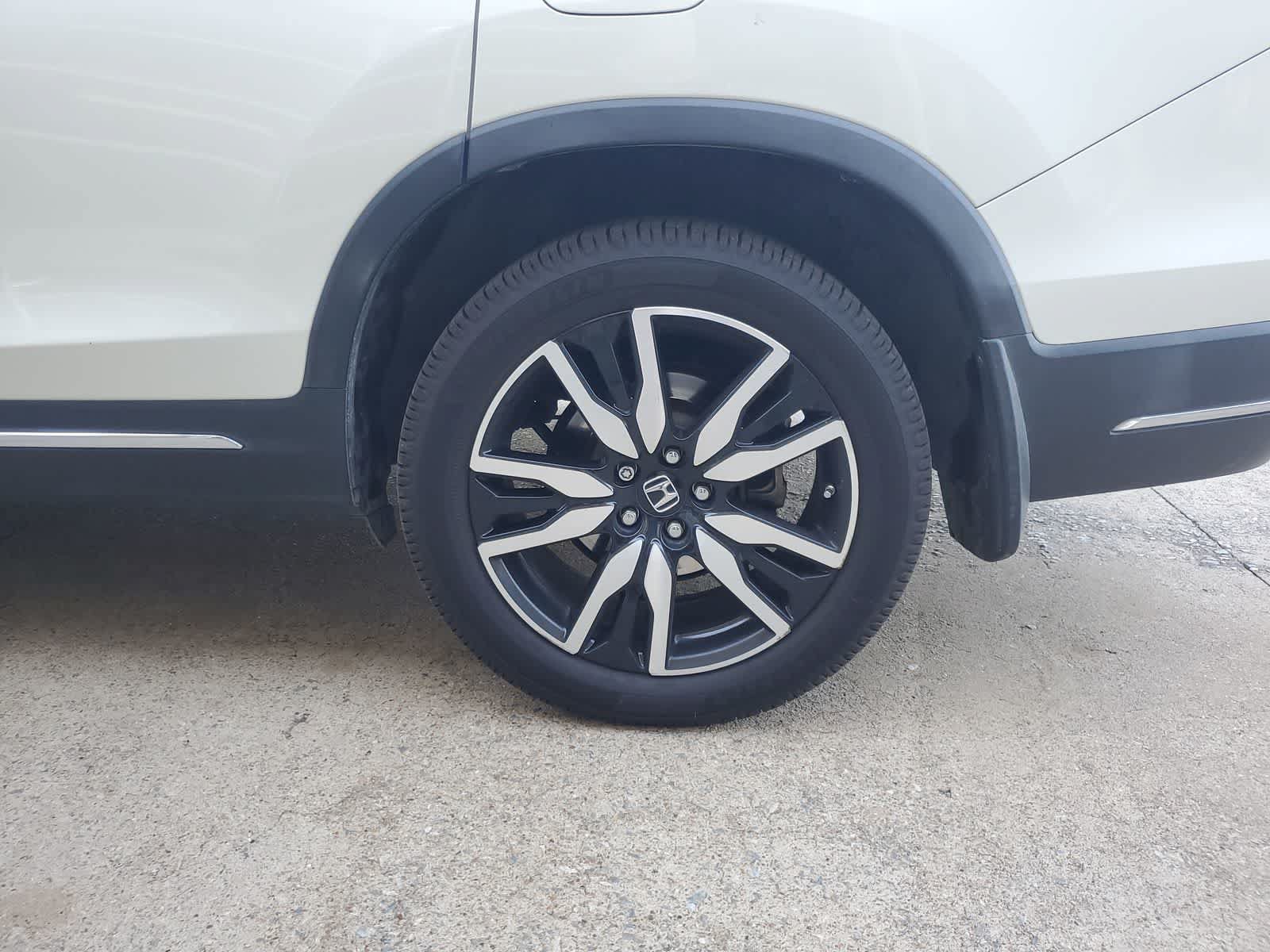 Used 2019 Honda Pilot Touring image 12