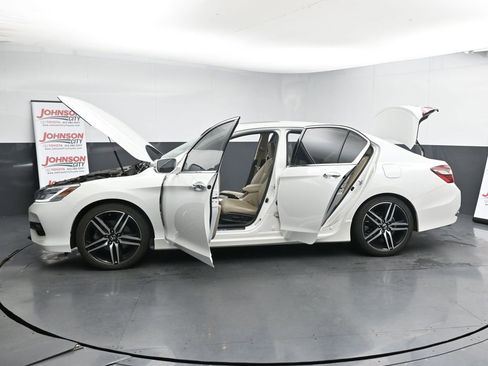 Used 2016 Honda Accord Touring image 28