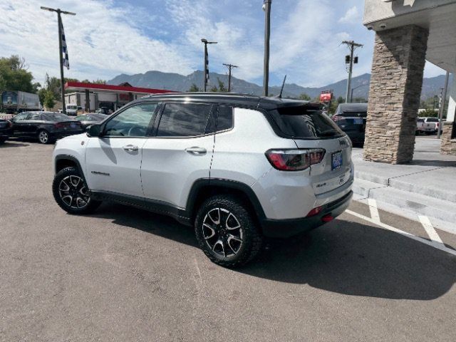 Used 2025 Jeep Compass Trailhawk AWD/4WD image 10