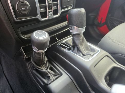 Used 2021 Jeep Gladiator Overland AWD/4WD image 12