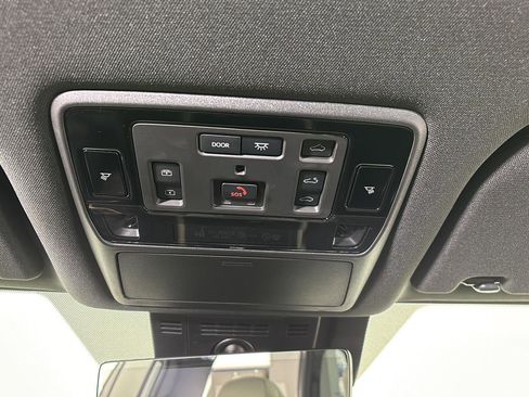 Used 2025 Toyota Grand Highlander AWD Hybrid image 26