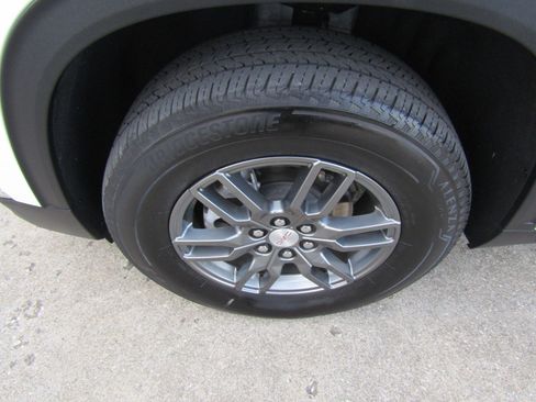 Used 2025 GMC Acadia Elevation FWD image 9