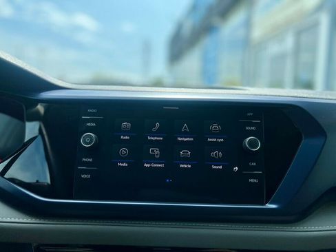 Used 2024 Volkswagen Taos SE FWD image 20