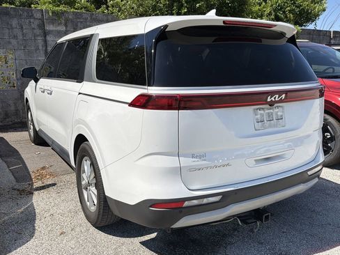 Used 2022 Kia Carnival LX FWD image 6