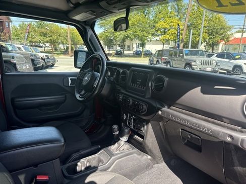 Used 2021 Jeep Wrangler Unlimited Sport image 31