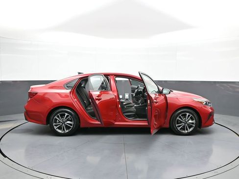 Certified 2022 Kia Forte LXS image 40