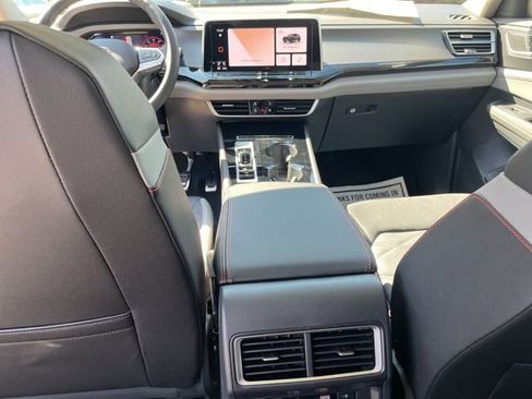 New 2026 Volkswagen Atlas Peak Edition image 17