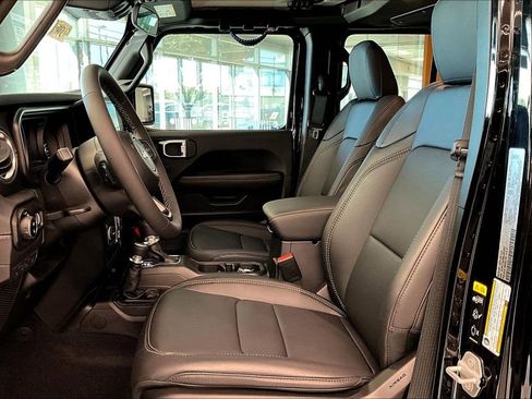 New 2025 Jeep Gladiator Sport image 26