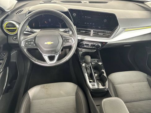 Used 2024 Chevrolet Trax LT w/ Driver Confidence Package FWD image 12