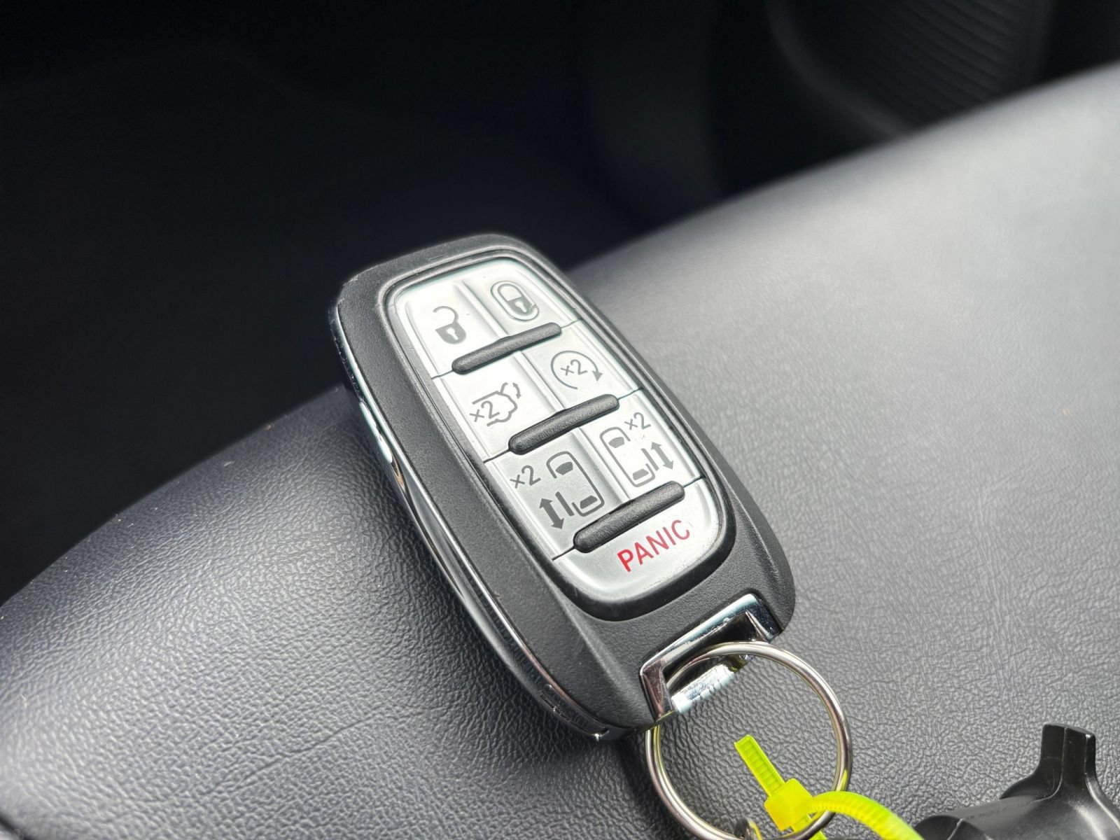 Used 2025 Chrysler Pacifica Select FWD image 27