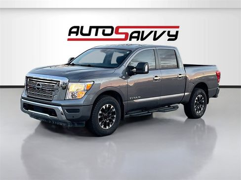 Used 2024 Nissan Titan SV w/ SV Convenience Package image 3
