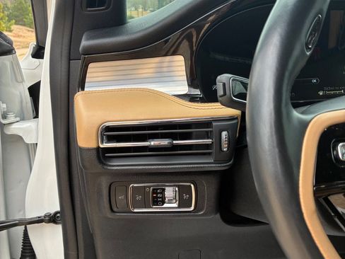 Used 2022 Lincoln Corsair Reserve w/ Elements Package image 12