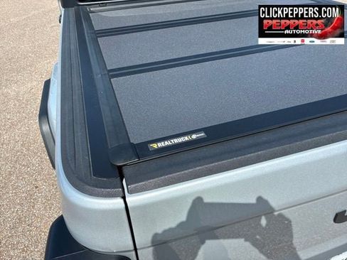 Used 2023 Jeep Gladiator Sport AWD/4WD image 8