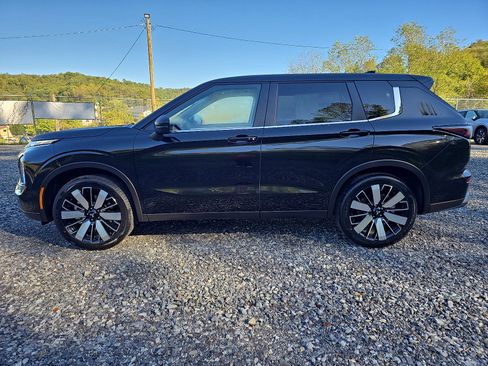 New 2025 Mitsubishi Outlander SE image 7