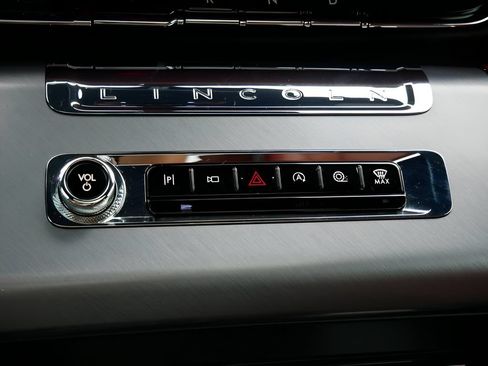 Used 2025 Lincoln Aviator Reserve w/ Equipment Group 201A AWD/4WD image 25