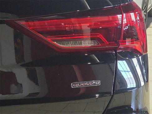 Used 2023 Audi Q3 2.0T Premium w/ Black Optic Sport Package image 12