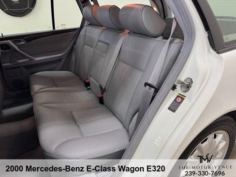Used 2000 Mercedes-Benz E 320 4MATIC Wagon image 23