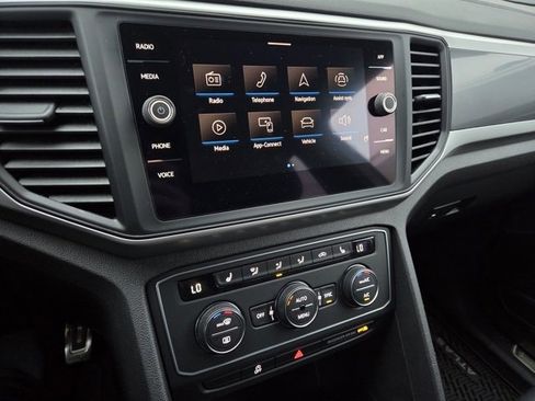 Used 2021 Volkswagen Atlas Cross Sport SE image 9
