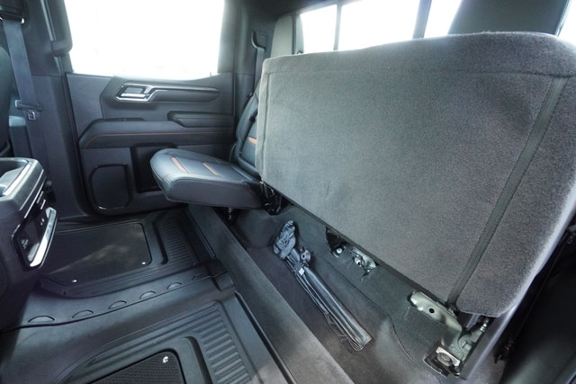 Used 2024 GMC Sierra 1500 AT4 w/ Technology Package AWD/4WD image 29