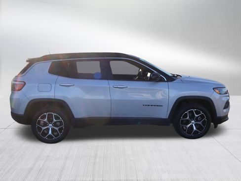 Used 2024 Jeep Compass Limited AWD/4WD image 8