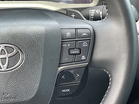 Used 2025 Toyota Camry SE w/ Convenience Package FWD image 15