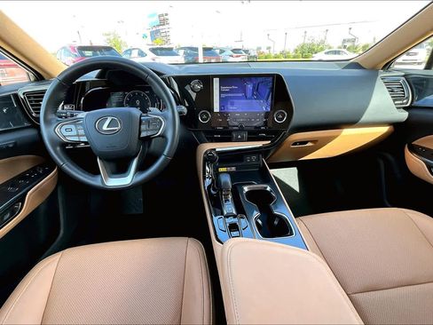 Used 2025 Lexus NX 250 FWD w/ Towing Package (2000 Lbs) image 16