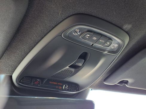 Used 2022 Volvo XC40 T5 R-Design w/ Advanced Package image 16