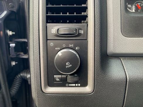 Used 2017 RAM 1500 Express image 18