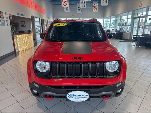 Used 2023 Jeep Renegade Trailhawk w/ Trailhawk Elite Group AWD/4WD image 2