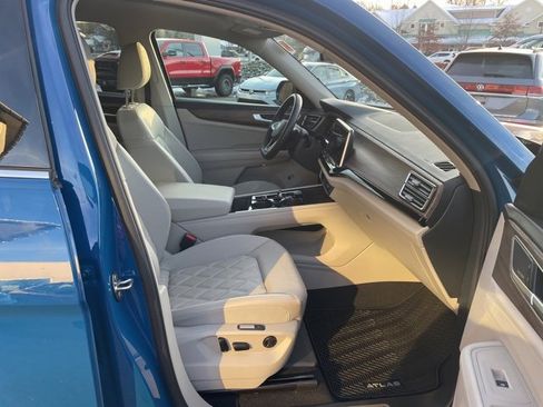 Certified 2025 Volkswagen Atlas SEL Premium R-Line image 13