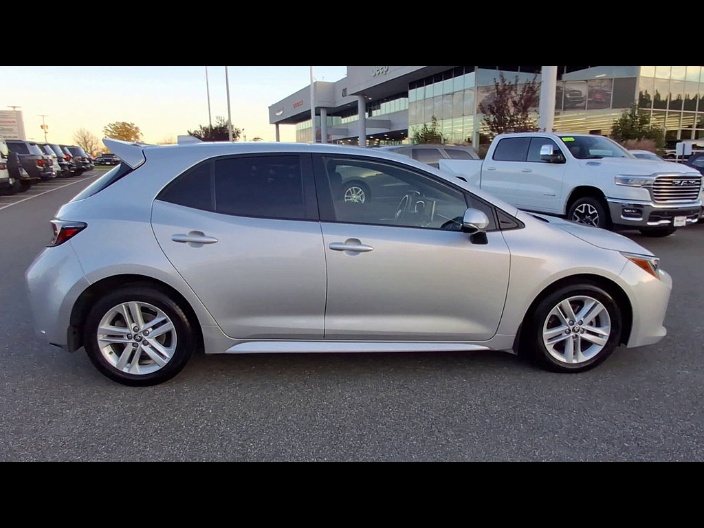 Used 2022 Toyota Corolla SE w/ SE Preferred Package FWD image 9