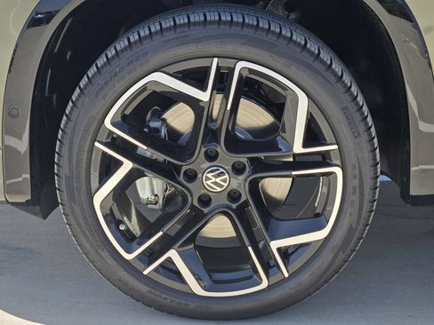 New 2026 Volkswagen Tiguan SEL R-Line AWD/4WD image 11